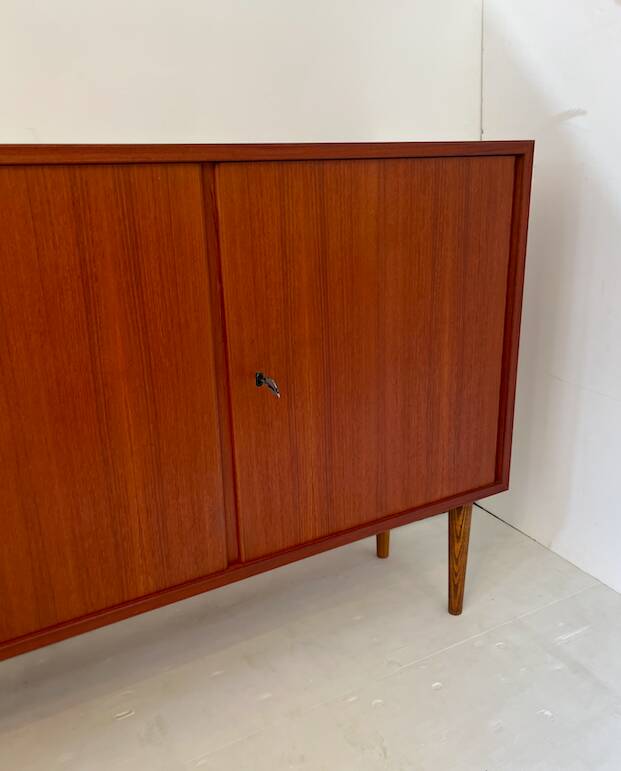 Buffet enfilade étroite scandiinave en teck