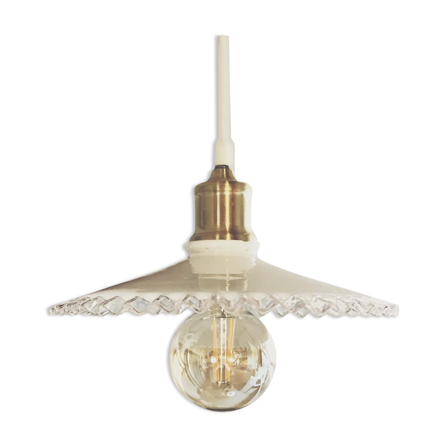Opaline suspension