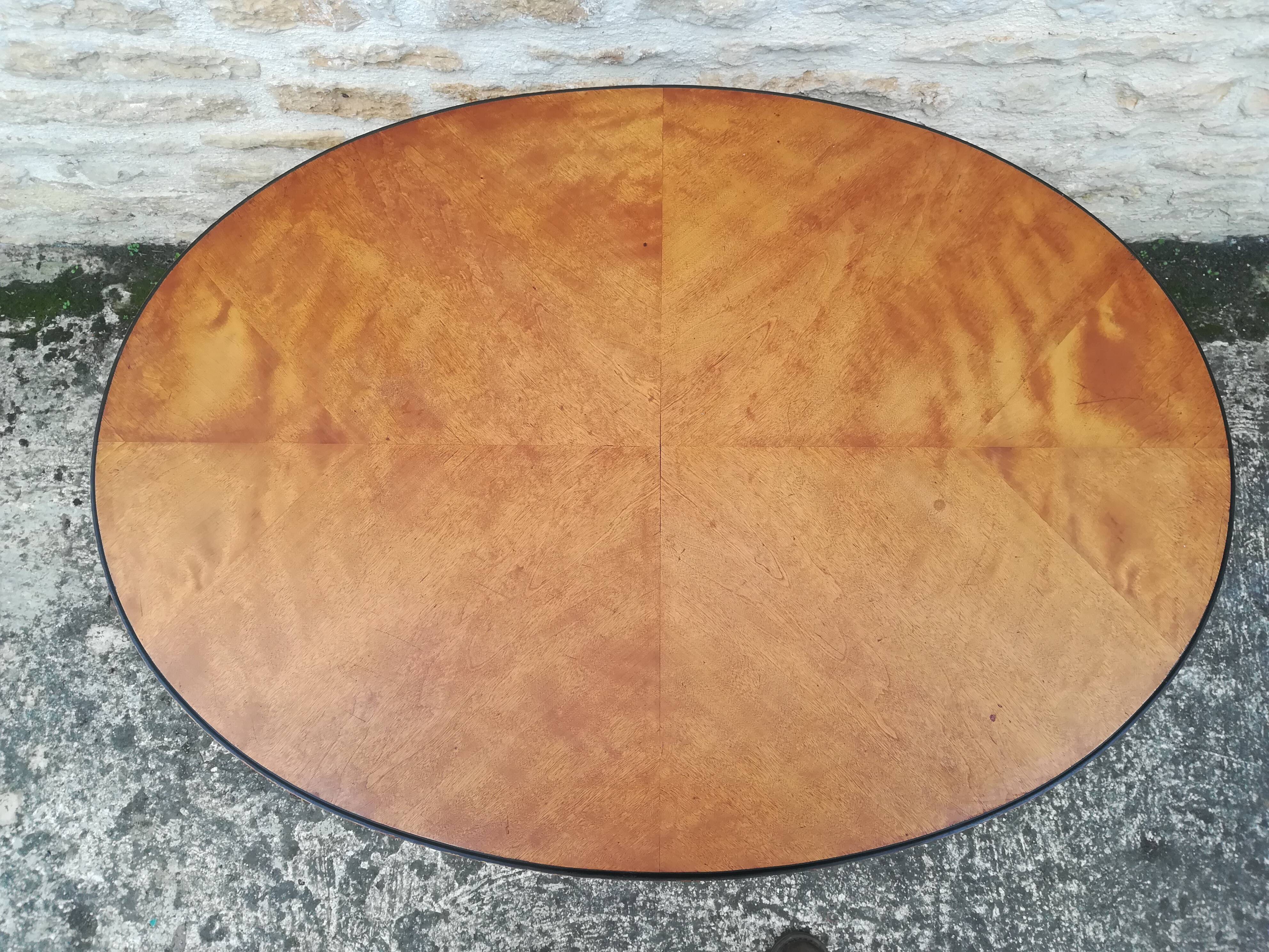 Oval pedestal table