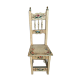 Chaise en bois enfant blanche et fleurie peinte à la main