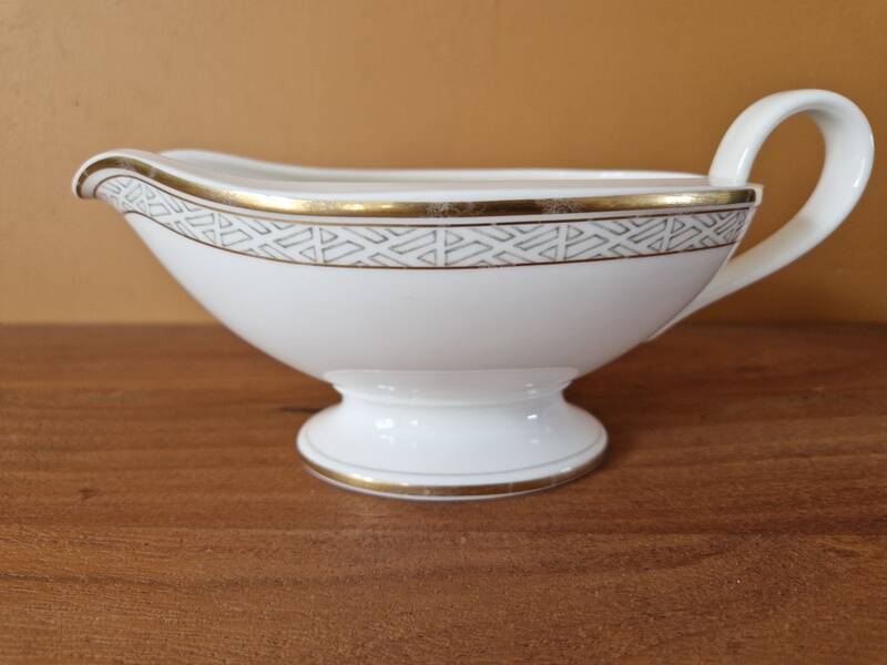 Villeroy and Boch - Kimono porcelain sauce boat, Château collection