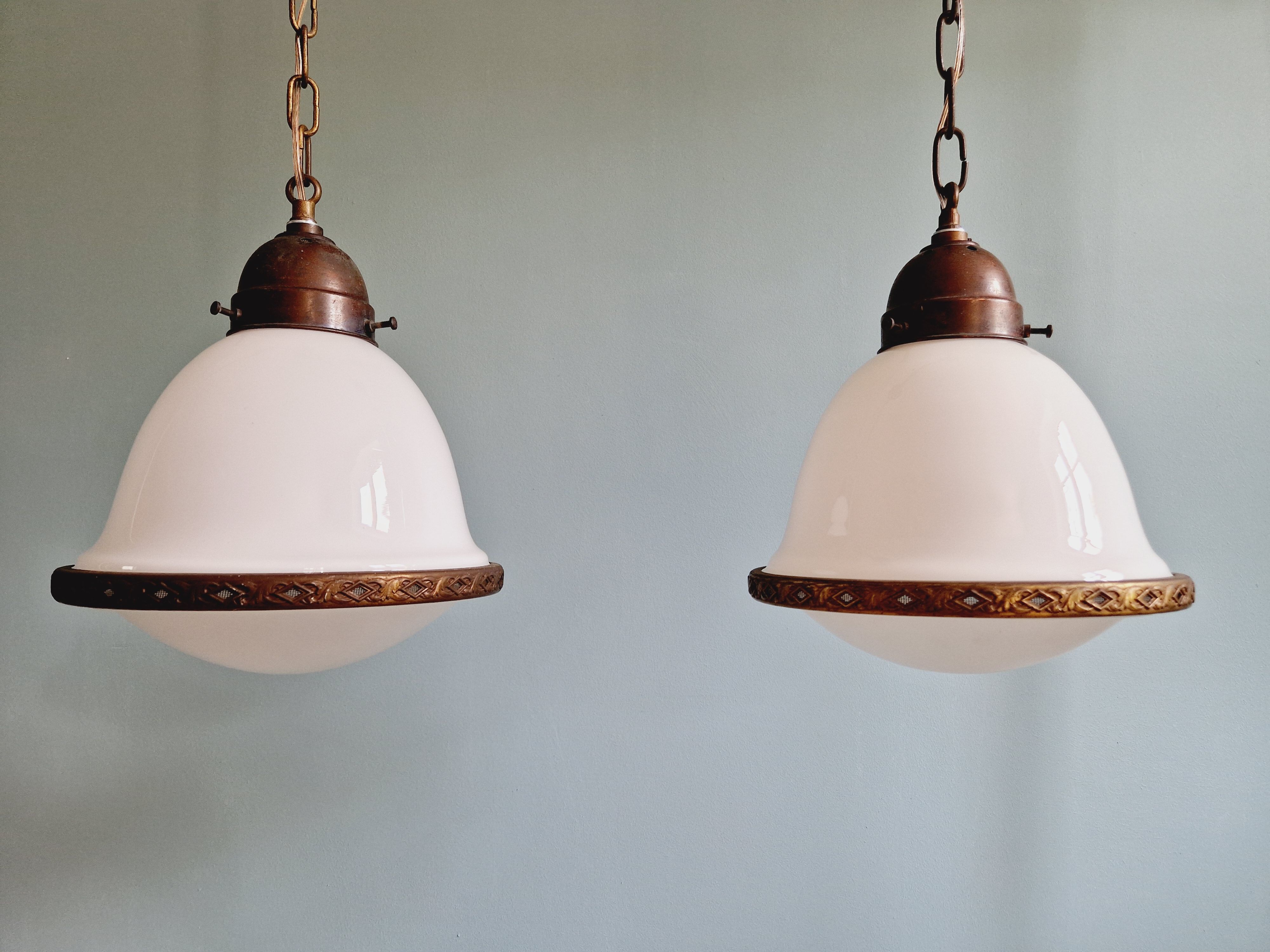 Paire de suspensions Art Déco, B.A.G, années 1920-30