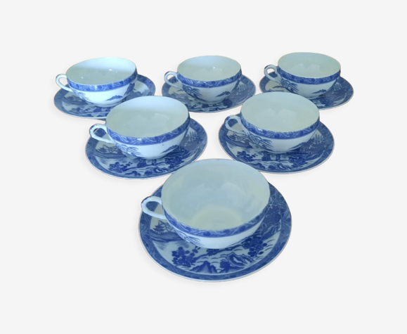 Lot de six tasses en porcelaine