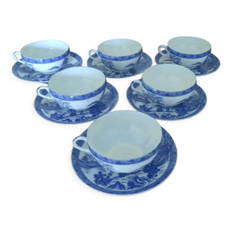 Lot de six tasses en porcelaine