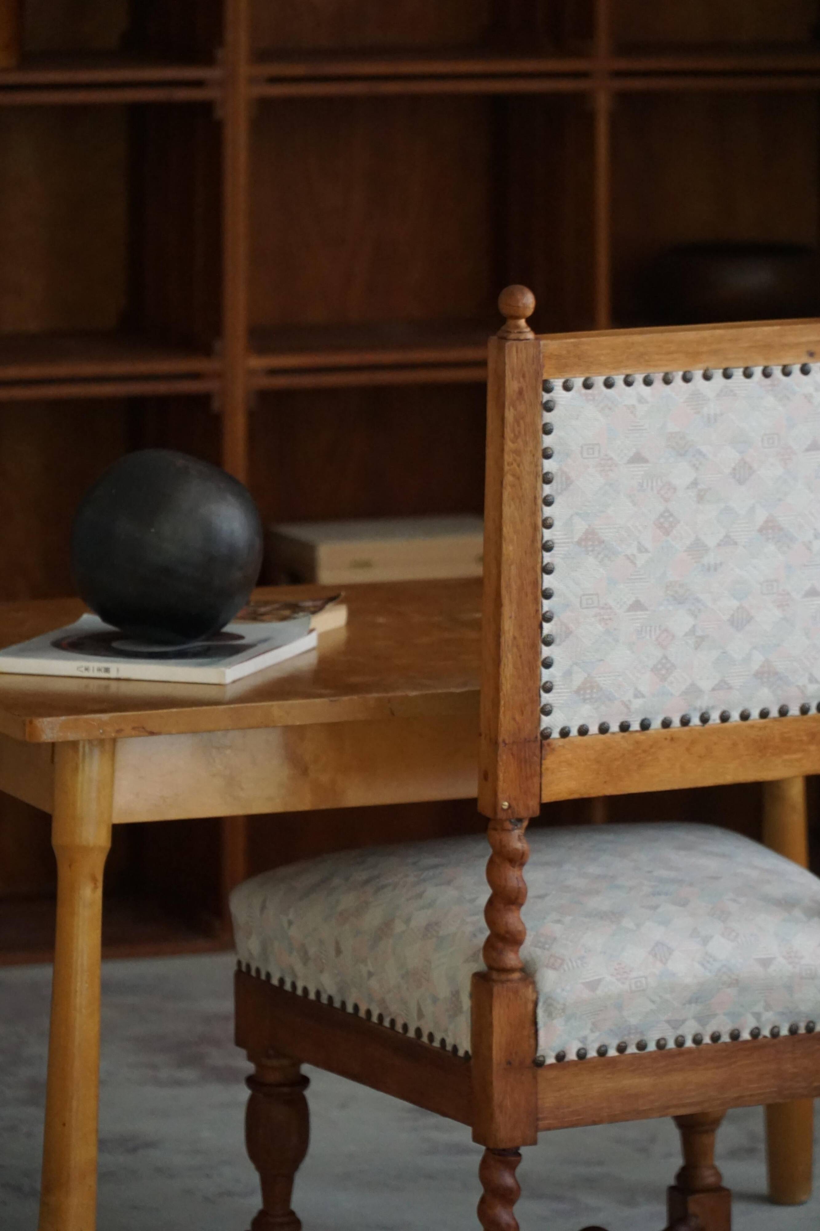 English-style baroque chair with twisted legs in elm, 1920s.