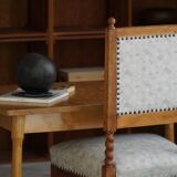 English-style baroque chair with twisted legs in elm, 1920s.