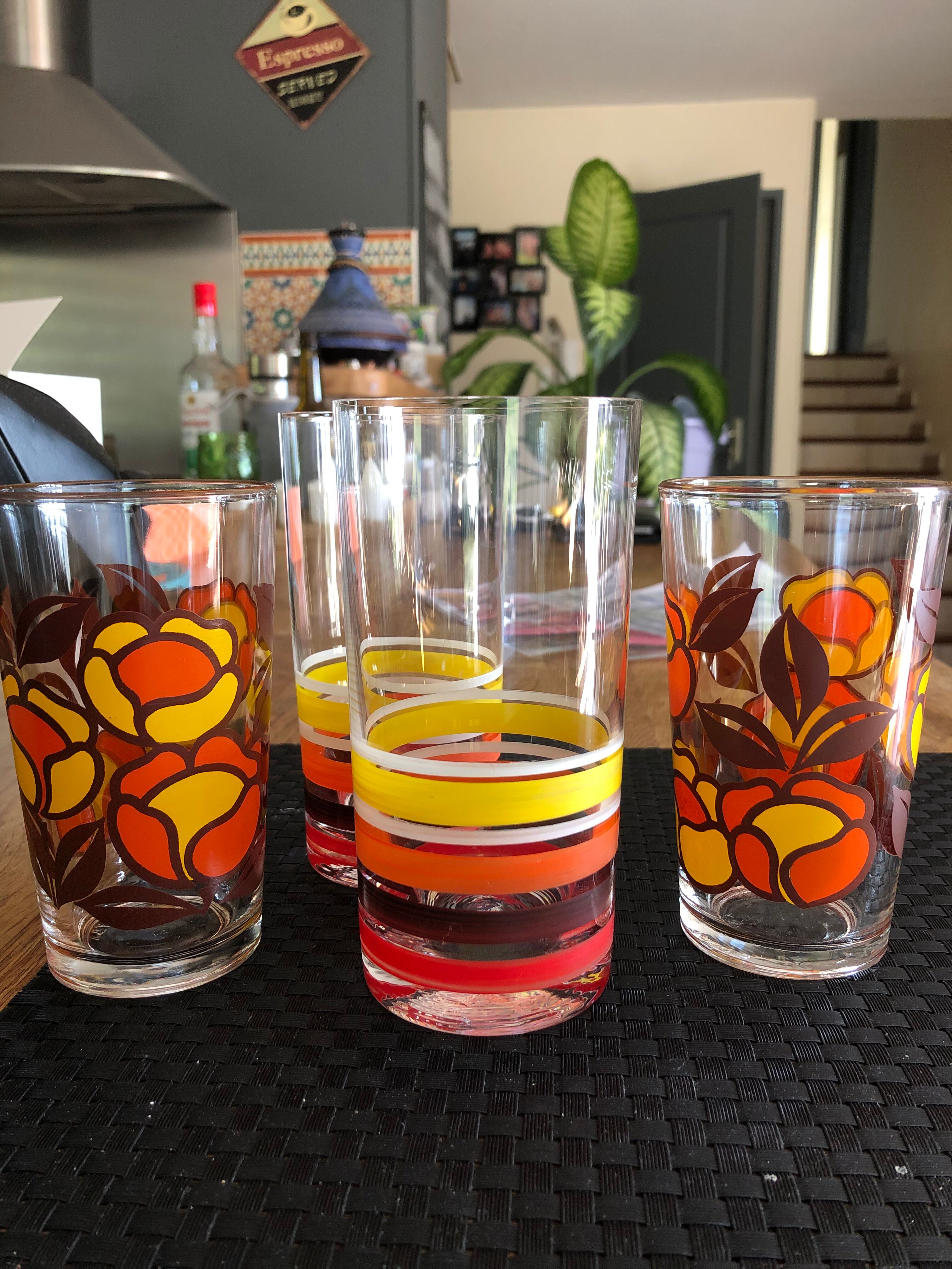 4 vintage pop style water glasses