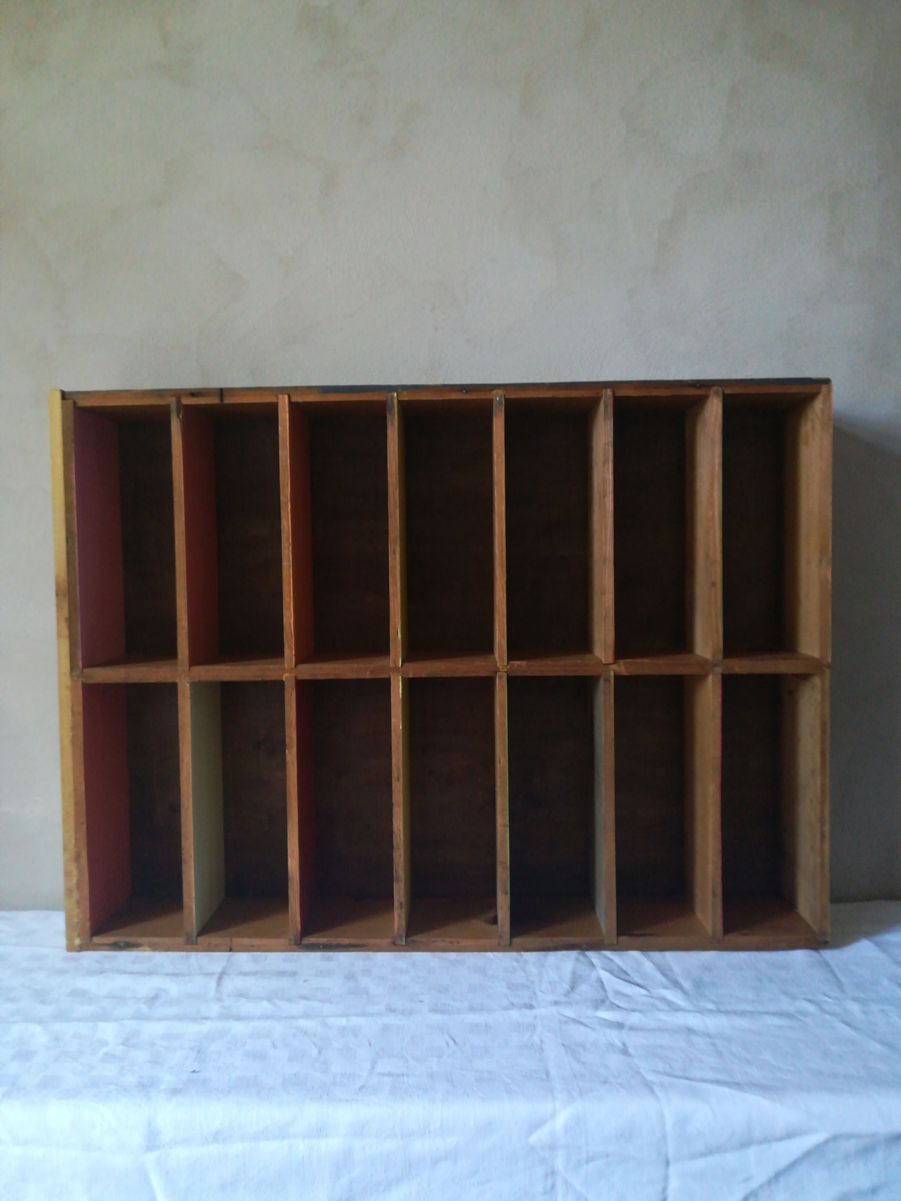 Lockers to hang or lay