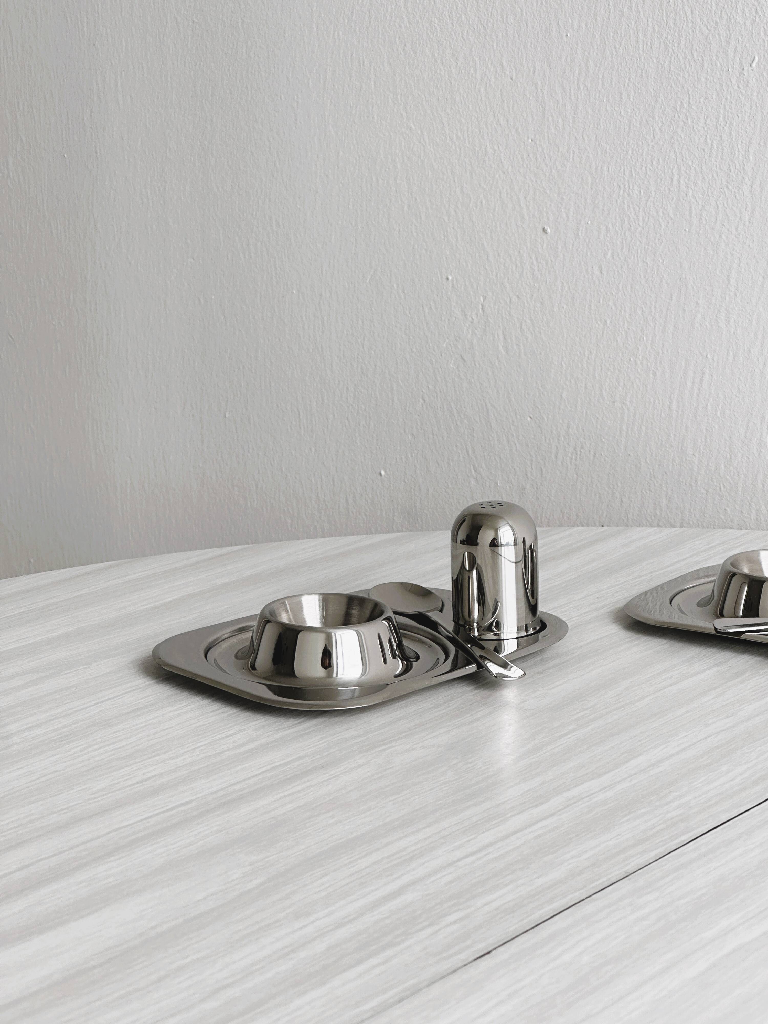 2 stainless steel egg cups