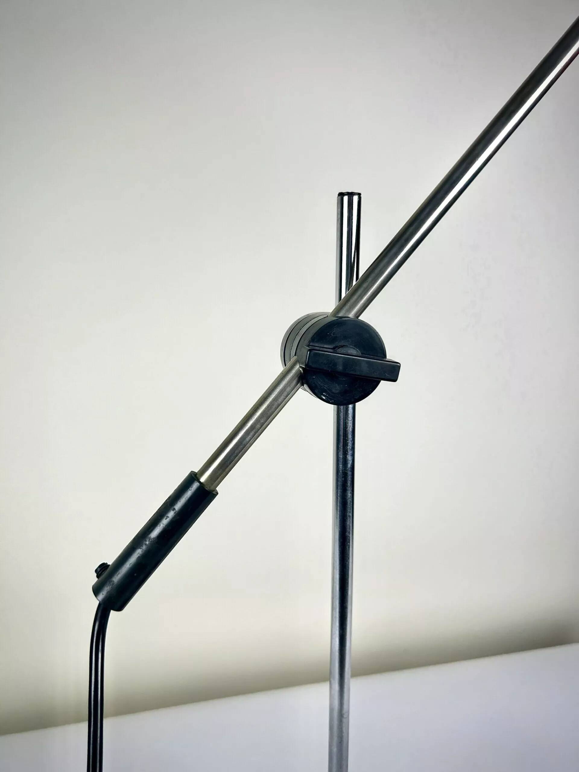 Lampe articulée vintage rouge et chrome – esprit industriel