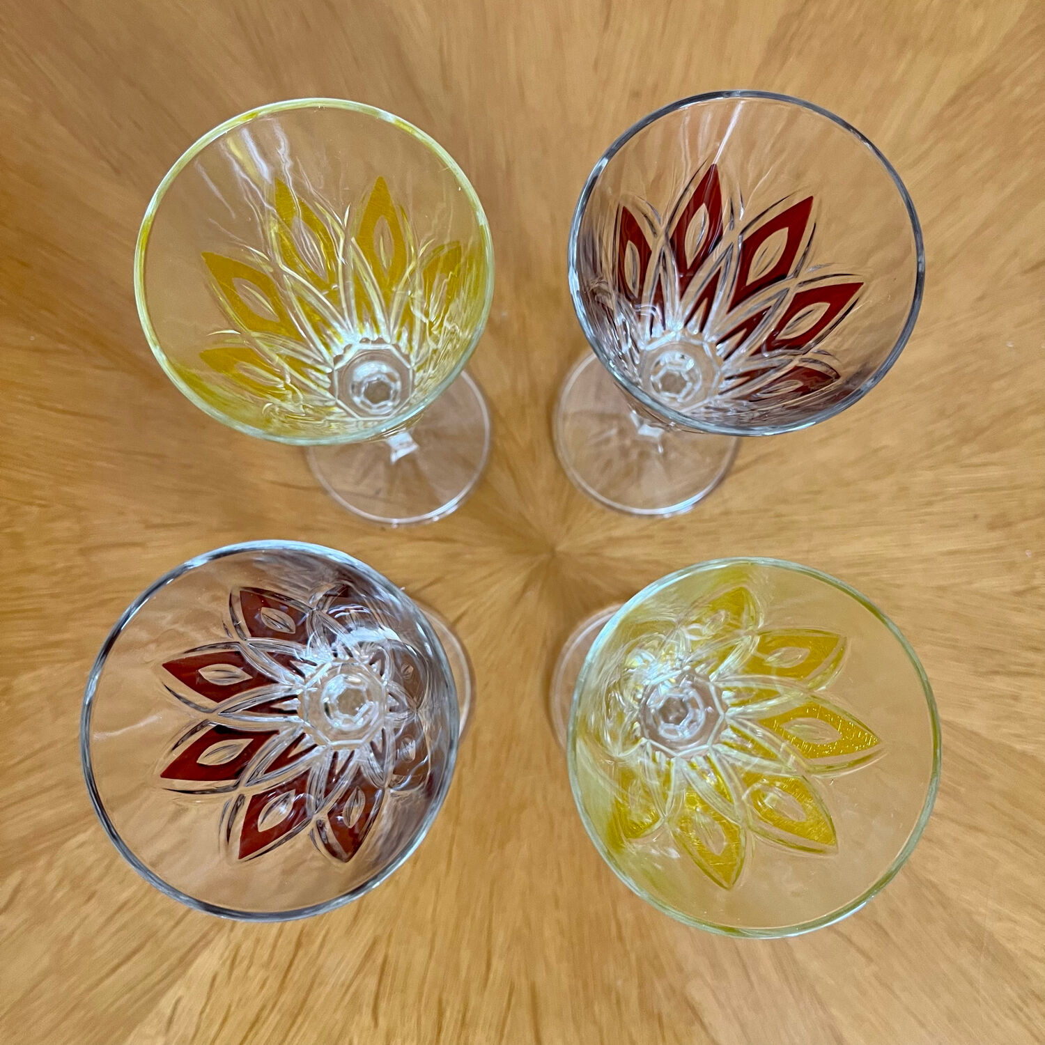 Ensemble de 4 flutes verres à vin anciens