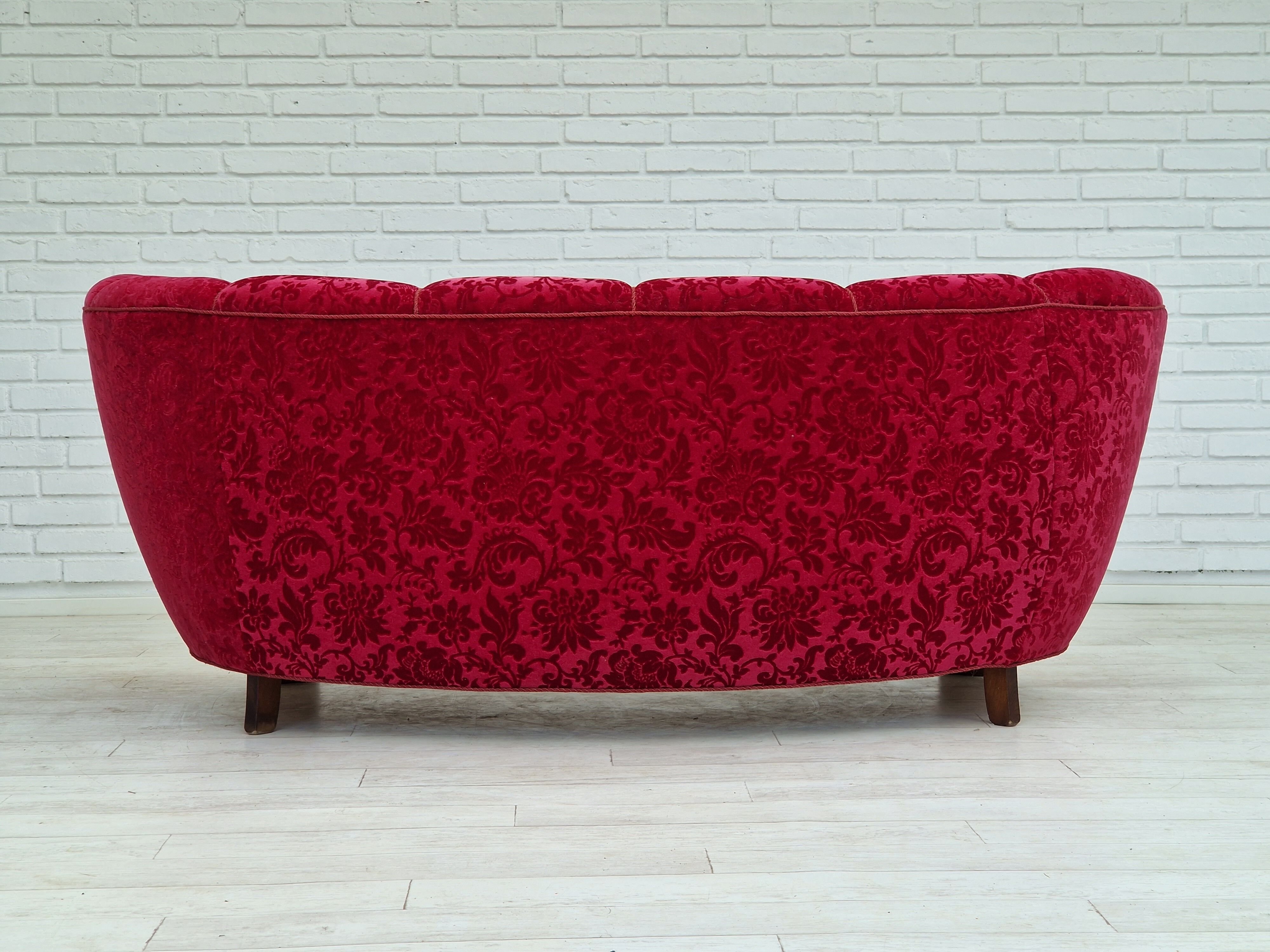 Années 1960, canapé danois vintage 3 places « Banana », original très bon état.