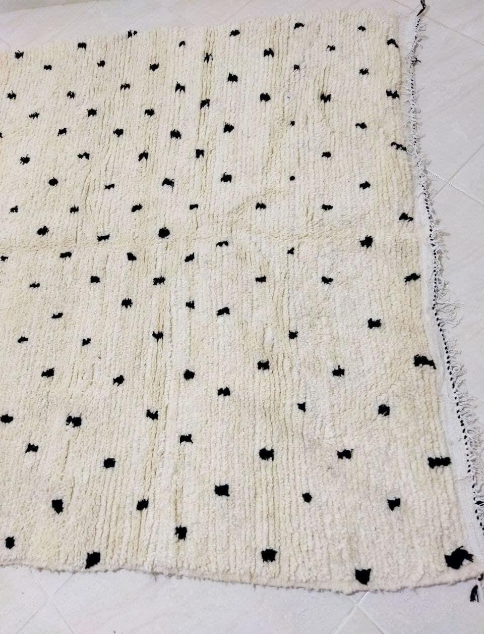 Tapis style berbere a pois 260 x 177 cm