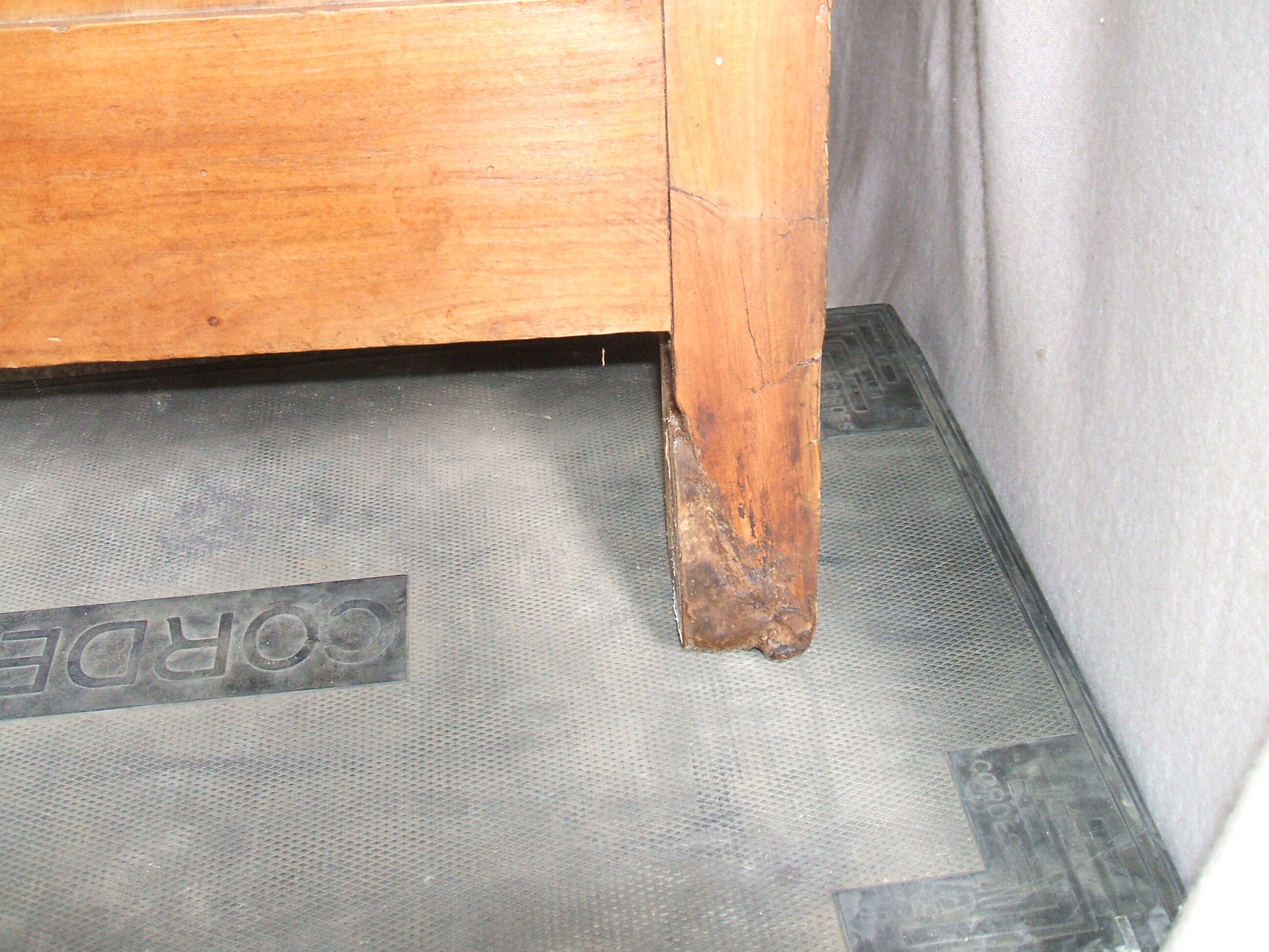 Dresser of empire era