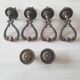 Lot de 4 poignées anciennes et 2 boutons en laiton