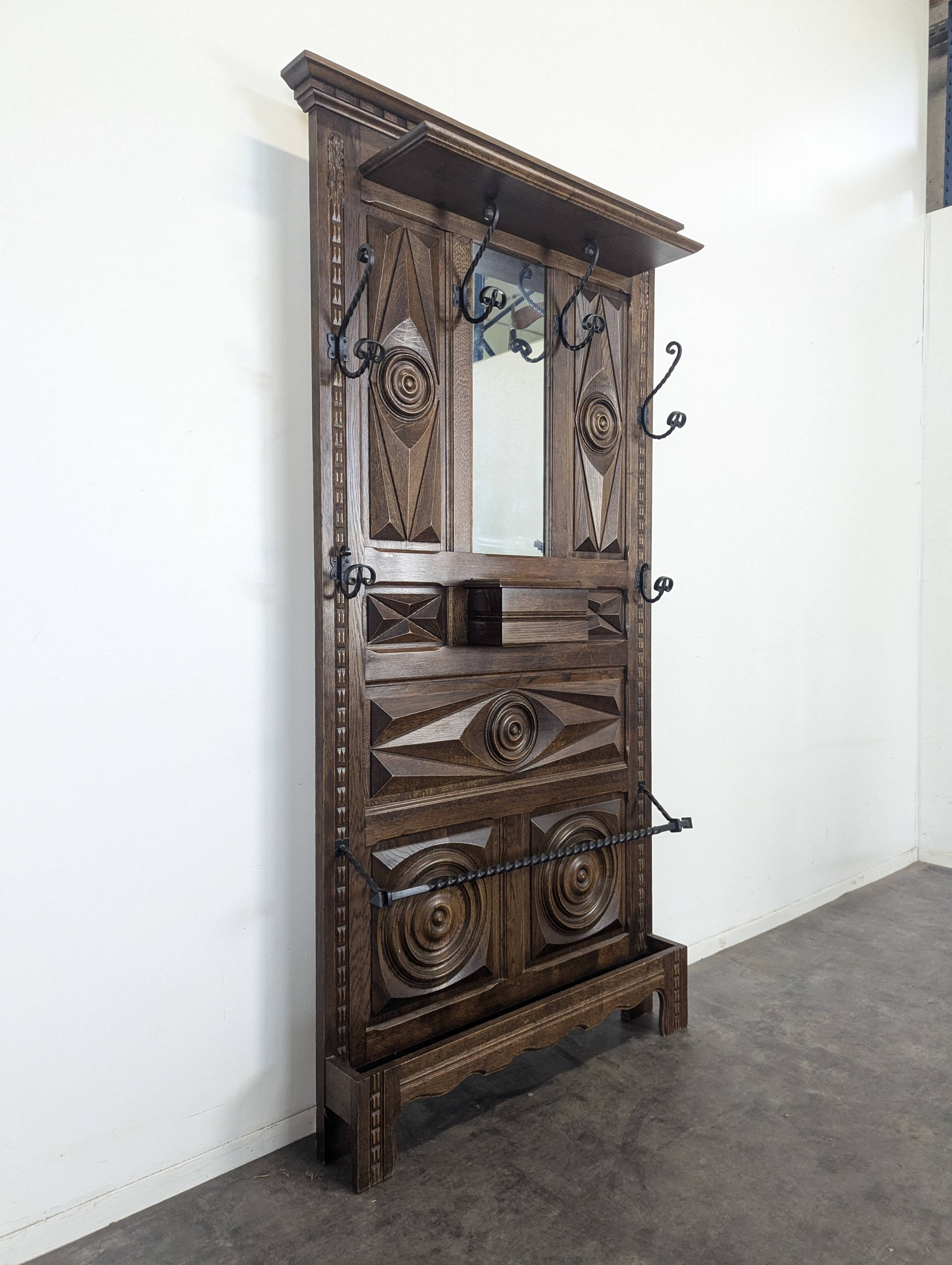 Coat rack in oak in the spirit of Dudouyt.