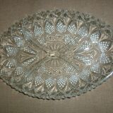 Oval compartmentalized plate in transparent glass