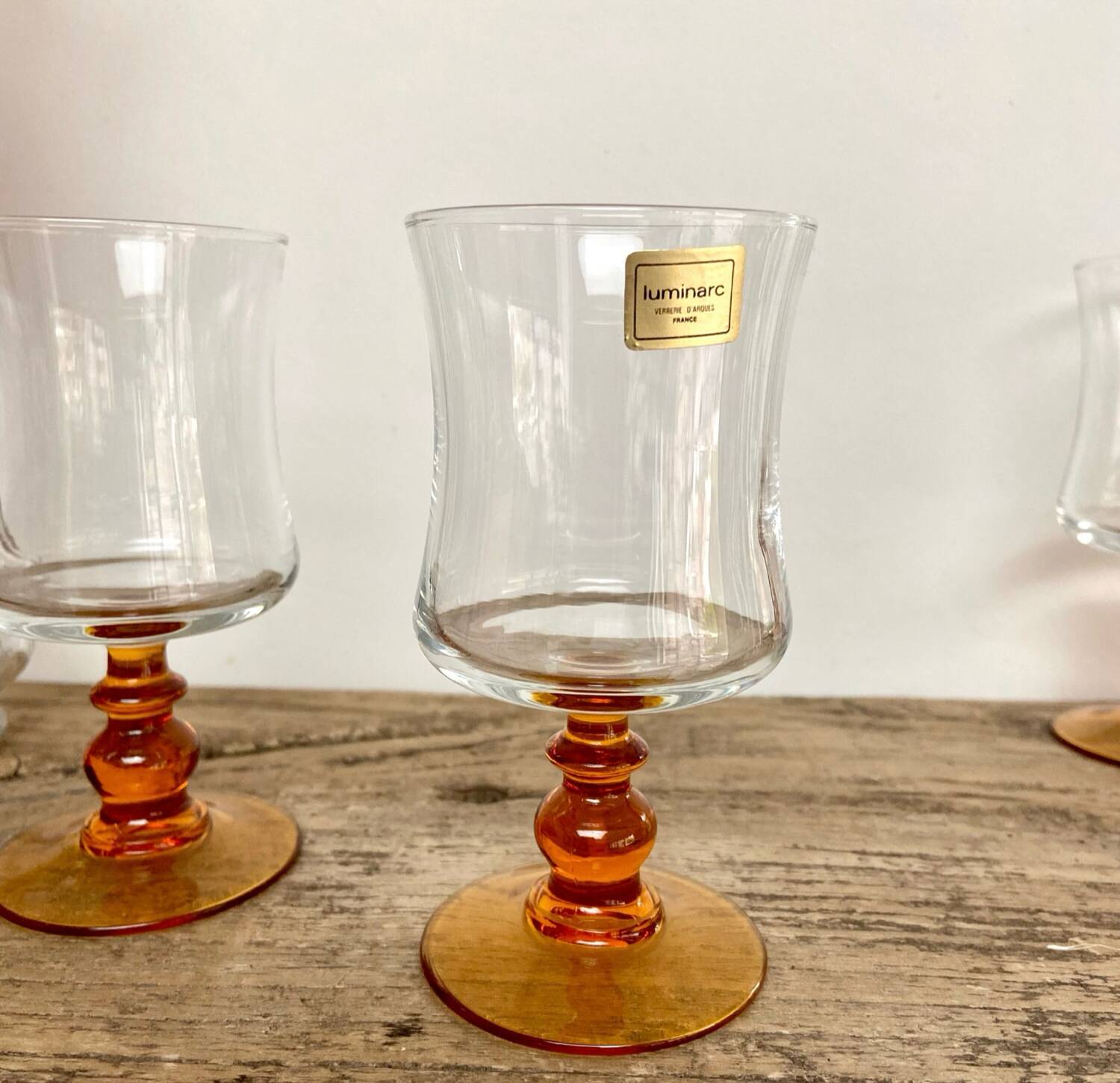 6 verres à pieds ambrés