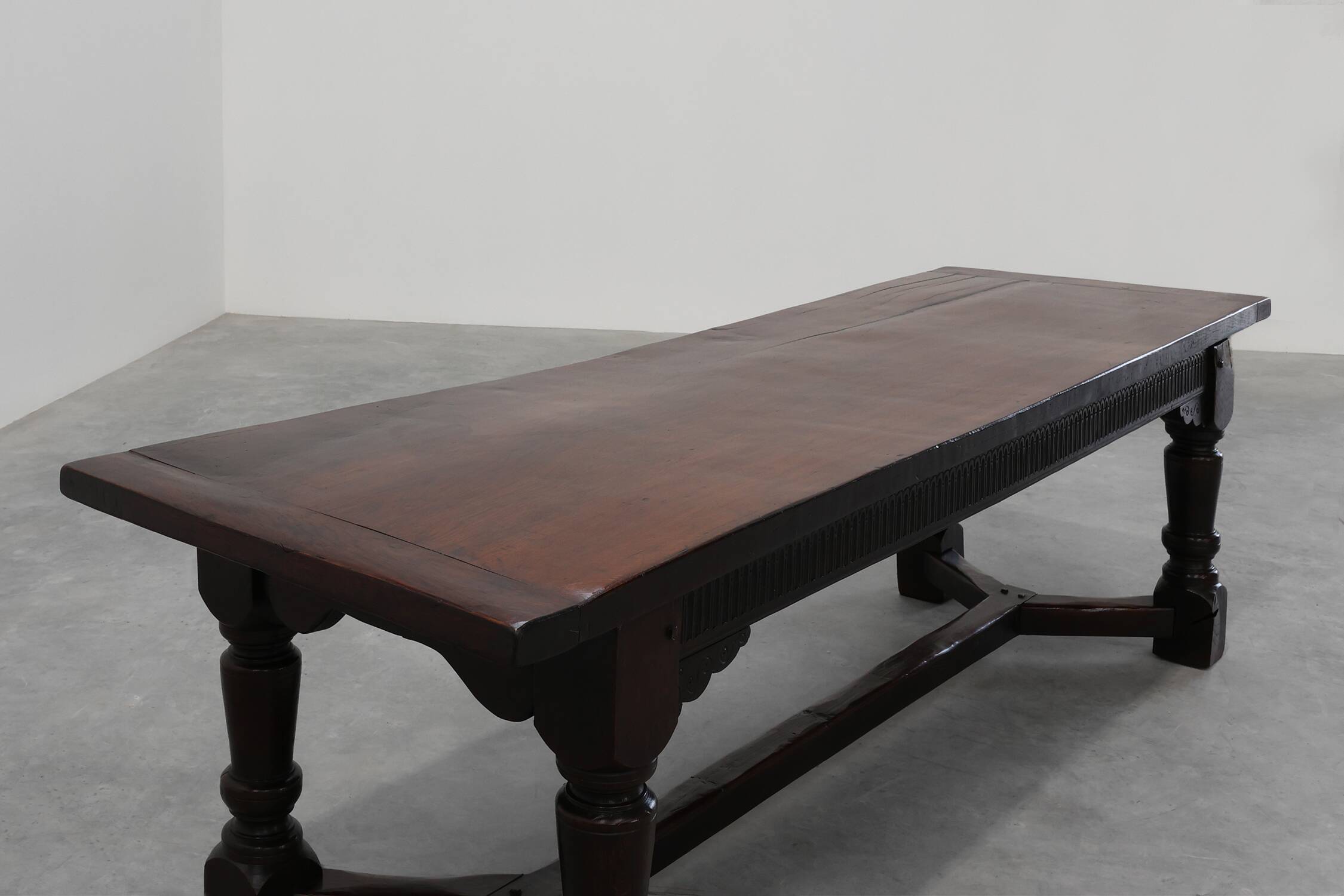 17th-Century Belgian full dark Oak Dining Table