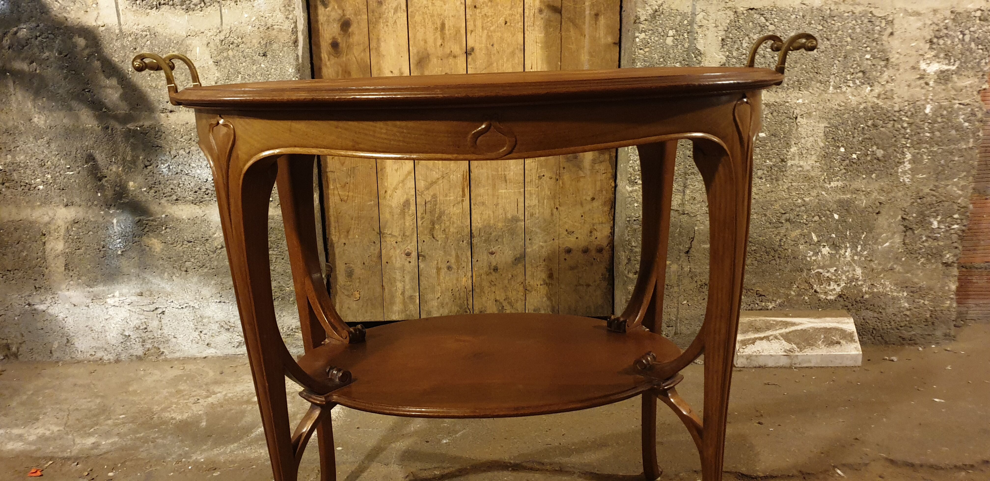 Table à thé époque art nouveau en accajou massif