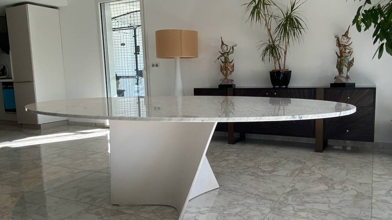 Elliptical table in Carrara marble and Corian attributed to Xavier Lust.