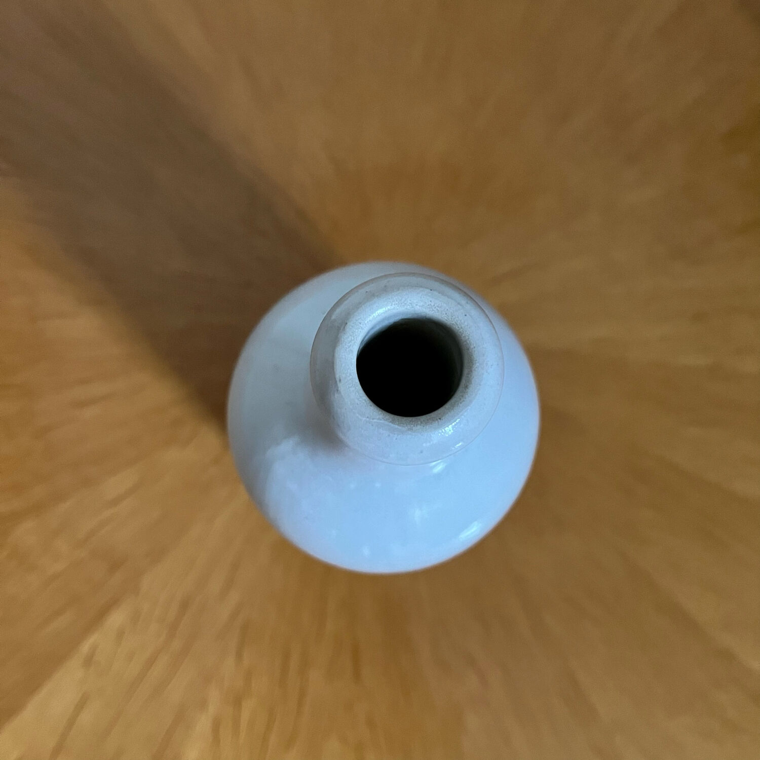 Bottle in white glazed ceramic stoneware M.KM