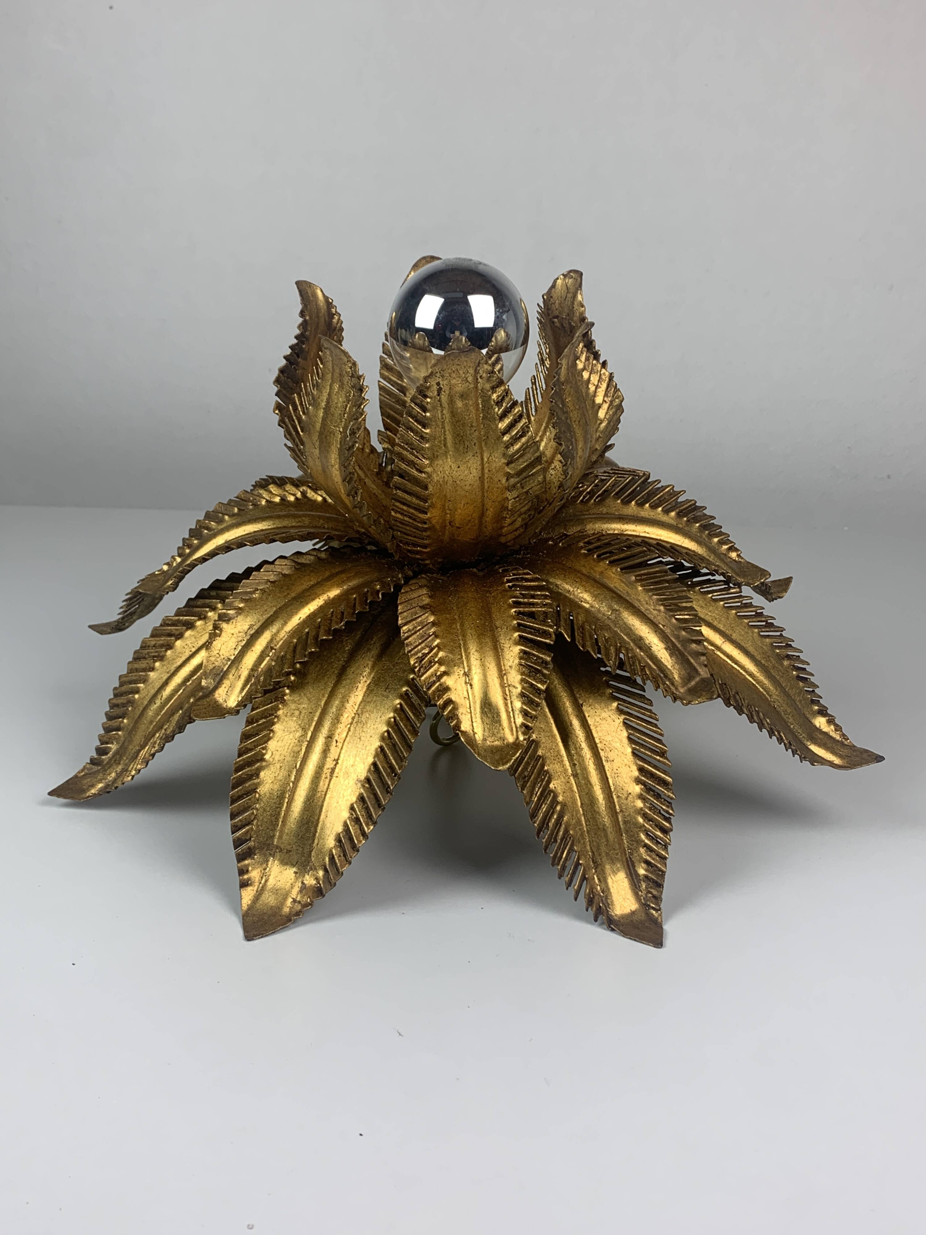 Paire de plafonniers florentins en laiton de style Hollywood Regency par Hans Kogl, années 1960