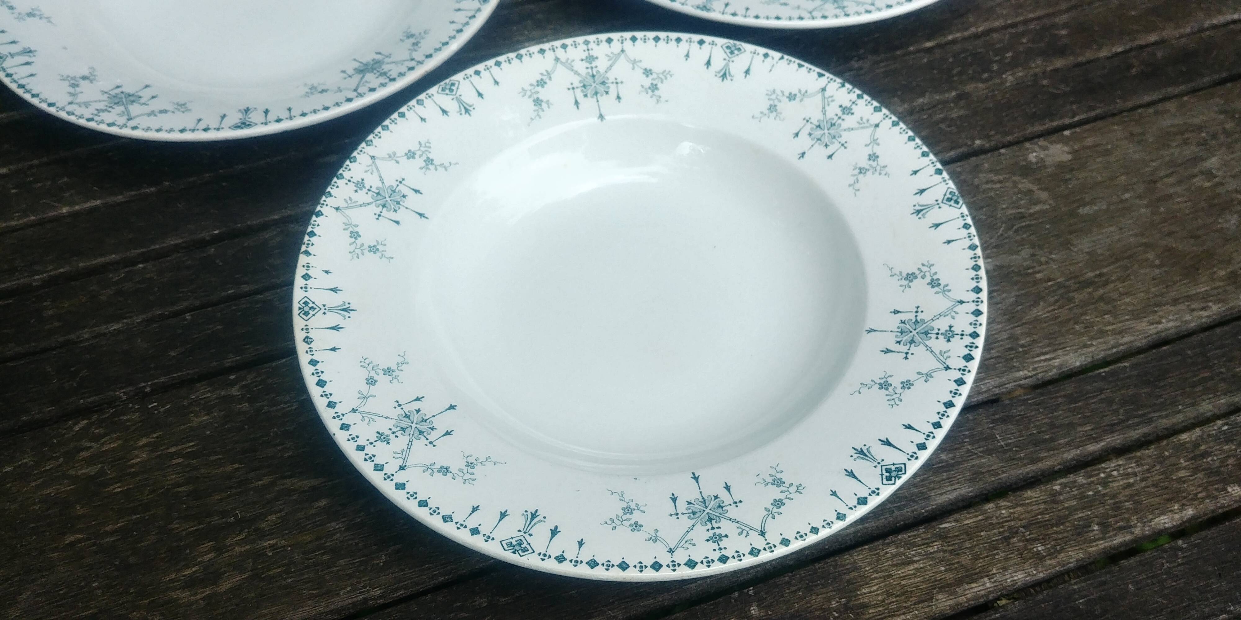 Three soup plates in opaque iron earth porcelain Moustier cluny KG model Victoria