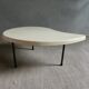 Table basse tripode, forme goutte d'eau, années 60