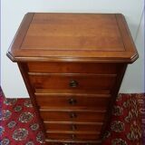 Chest of drawers in cherry