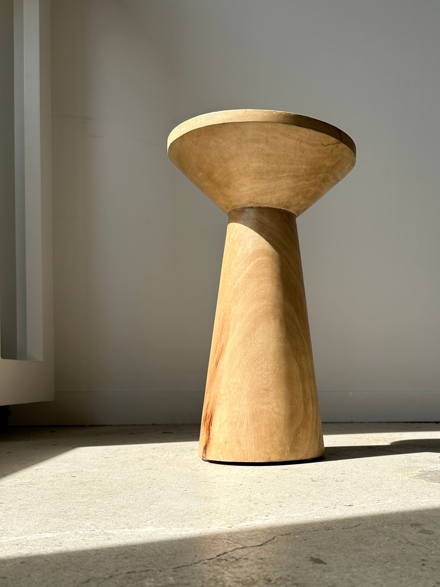Side table, end of sofa in natural mango monoxyl conical tray H:50cm