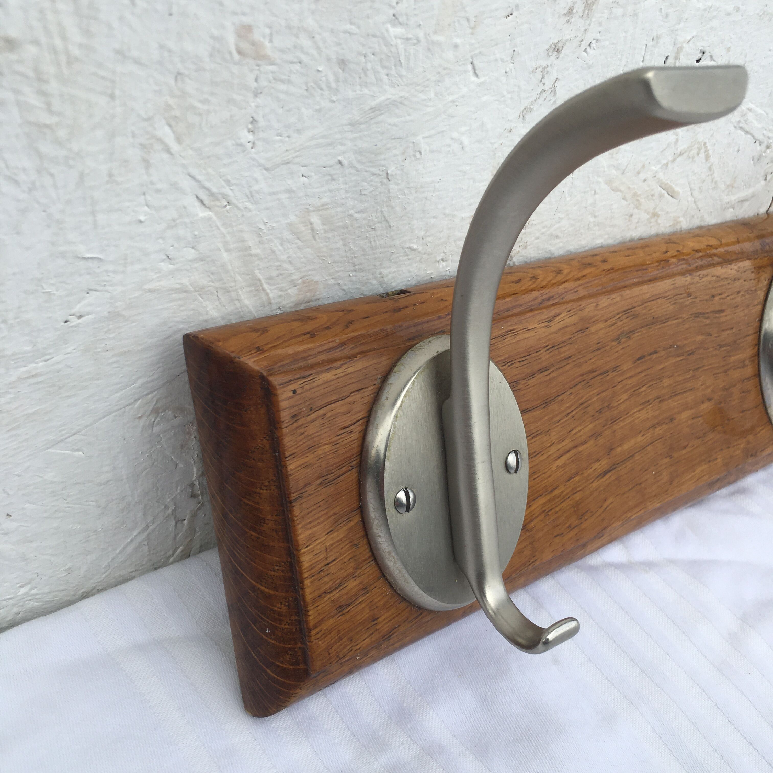 Coat rack with 3 aluminum hooks