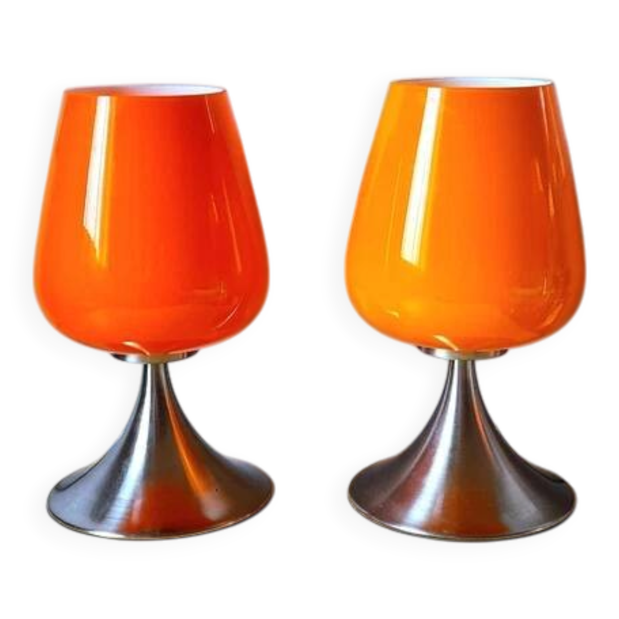 Paire de lampes space age en opaline orange et métal chromé