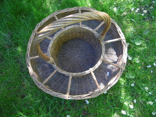 Bottle rack basket, portable rattan wicker bar
