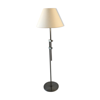 Lampadaire moderniste en acier