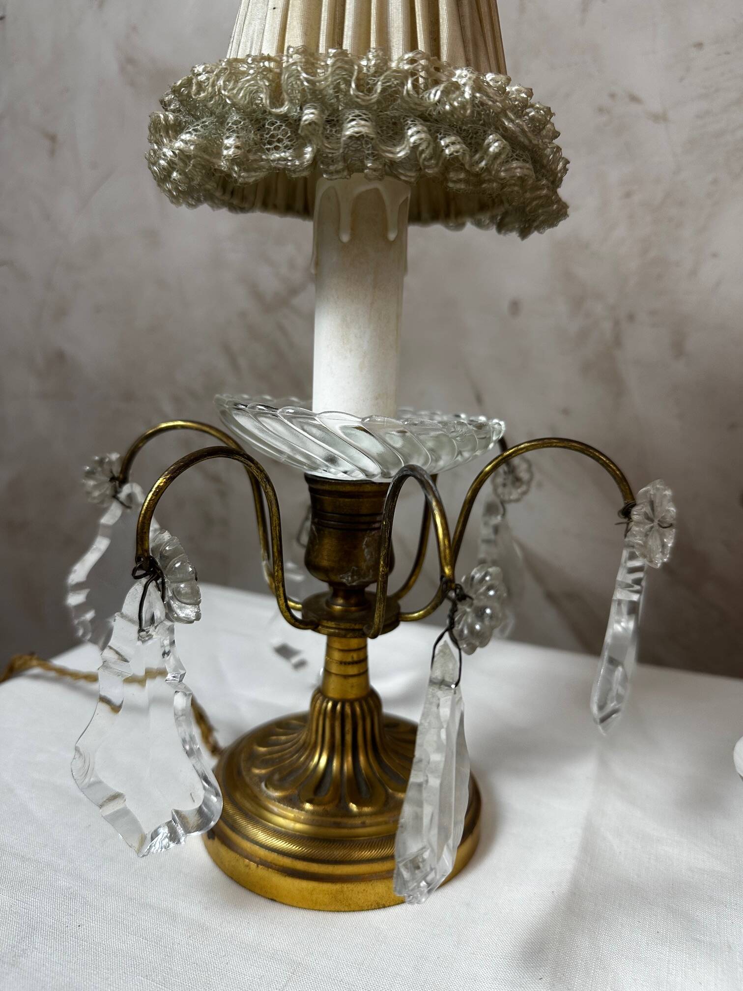 Paire de lampes classiques