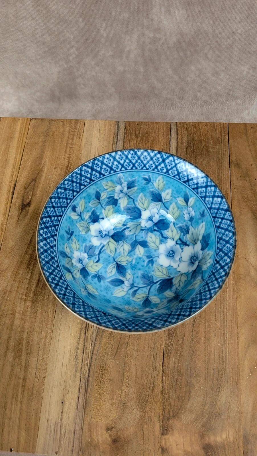 Small Asian bowl with blue floral decoration – Porcelain