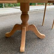 Table à manger ronde extensible décapée en merisier massif brut pied centra