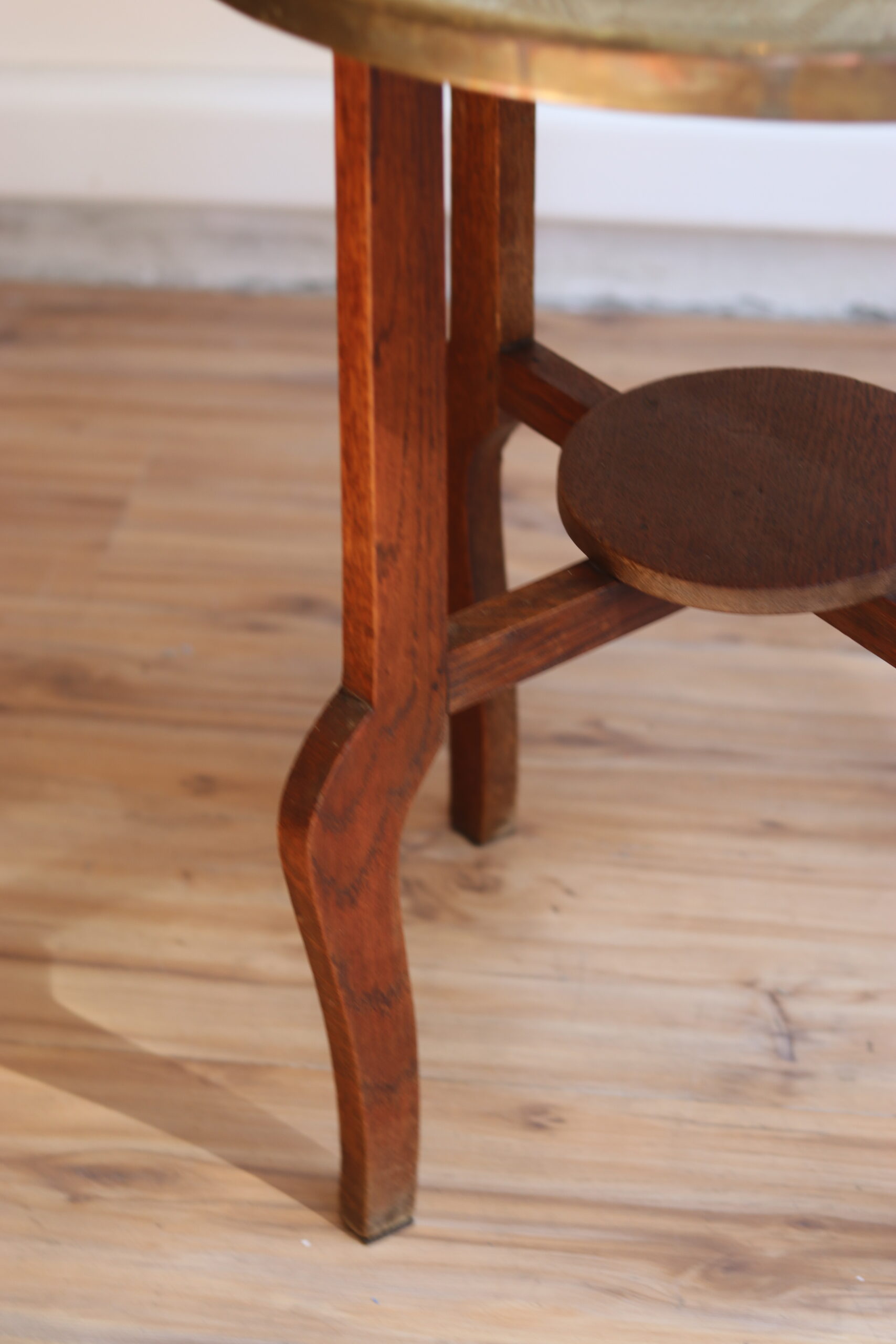 Elegant Art Deco side table from the 1940s.