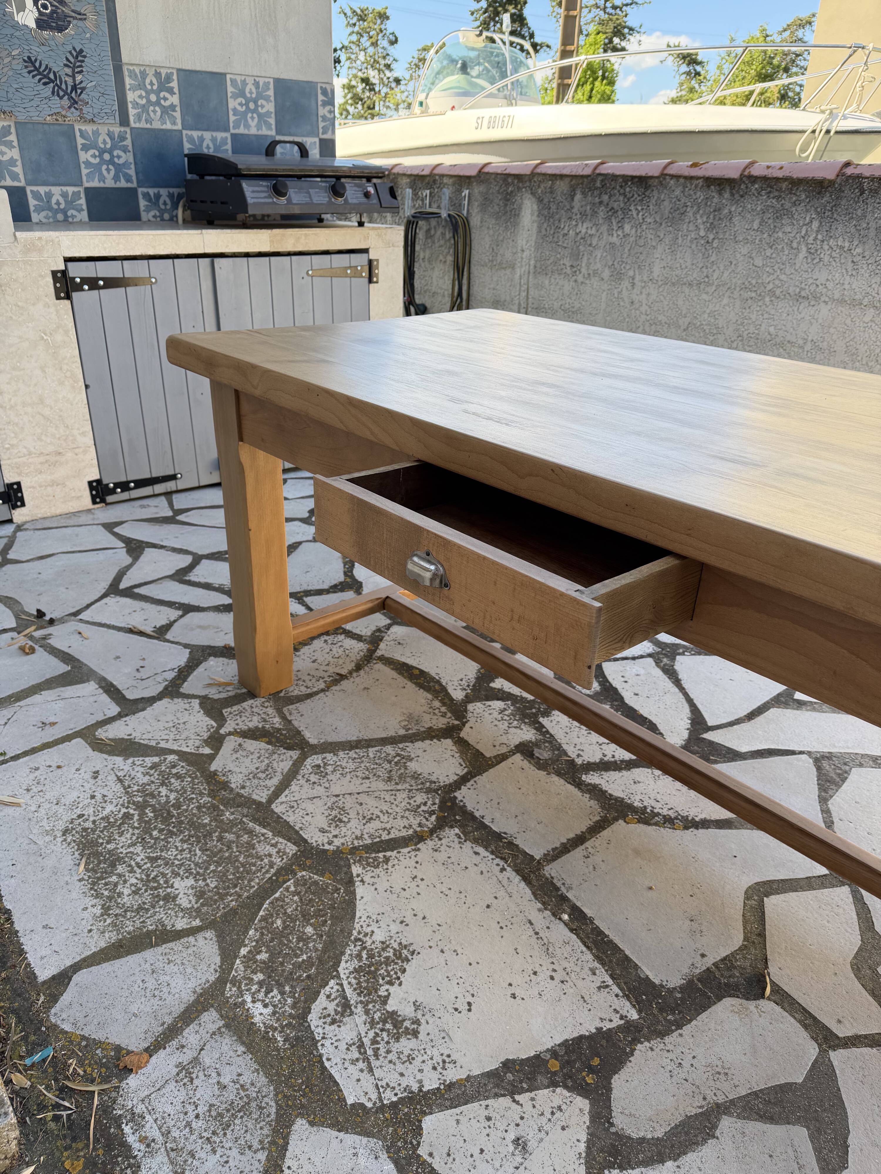 Farm table