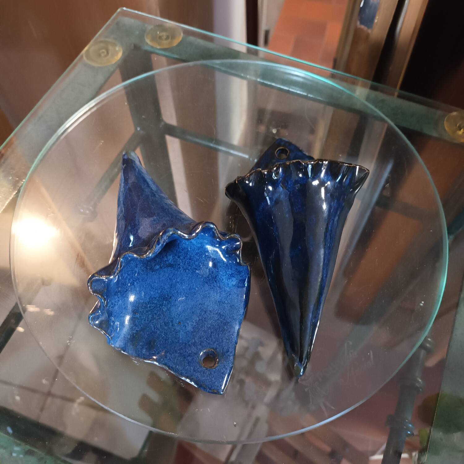 Bouquetiere pair blue cone