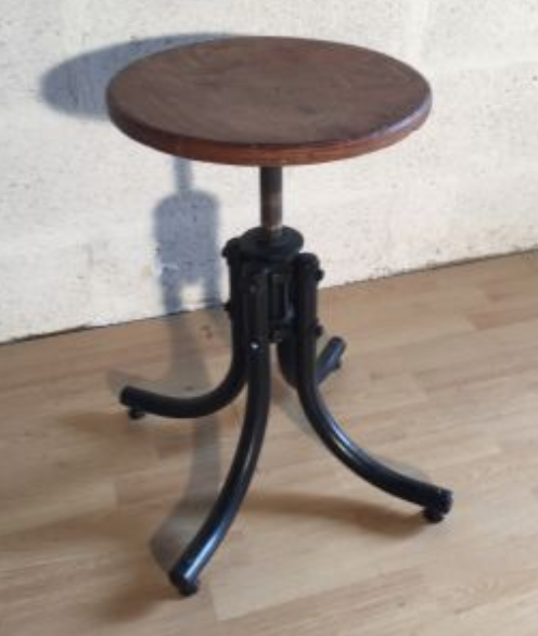 Turning on foot Tulip years 30 stool