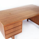 Desk in teak designed by Omann Junior from the 1960s