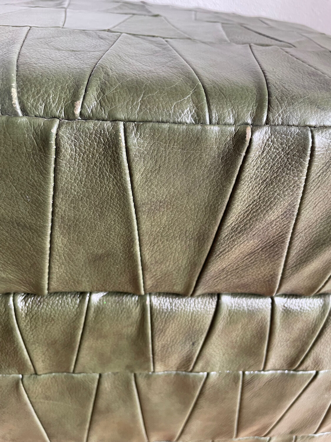 Pouf leather chest patchwork vert  De Sède