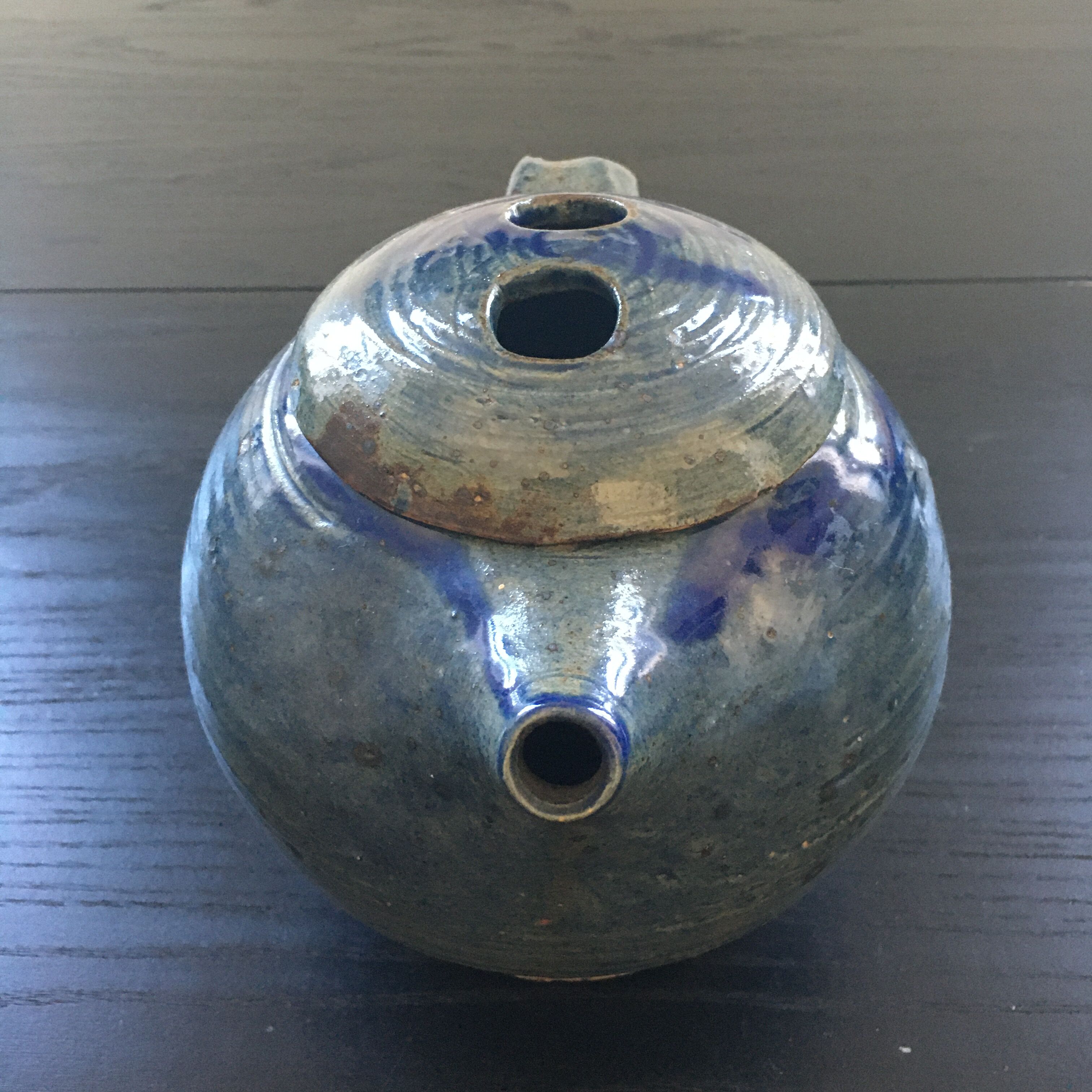 Théière bleue en grès