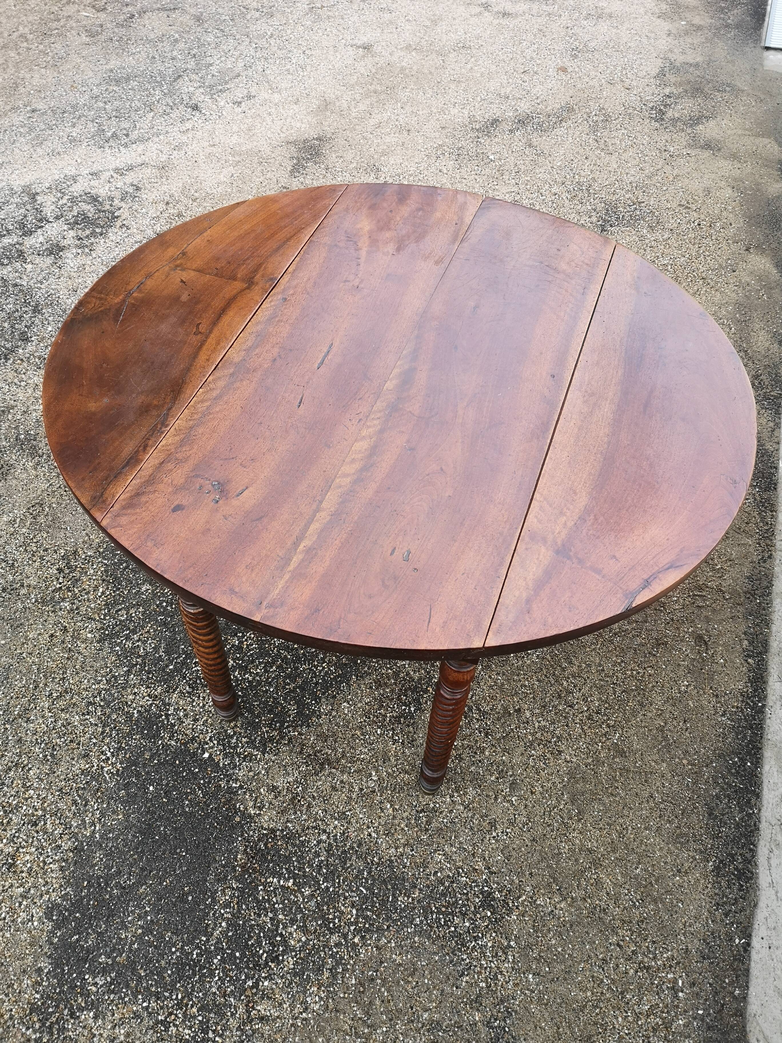Table ronde à volets noyer