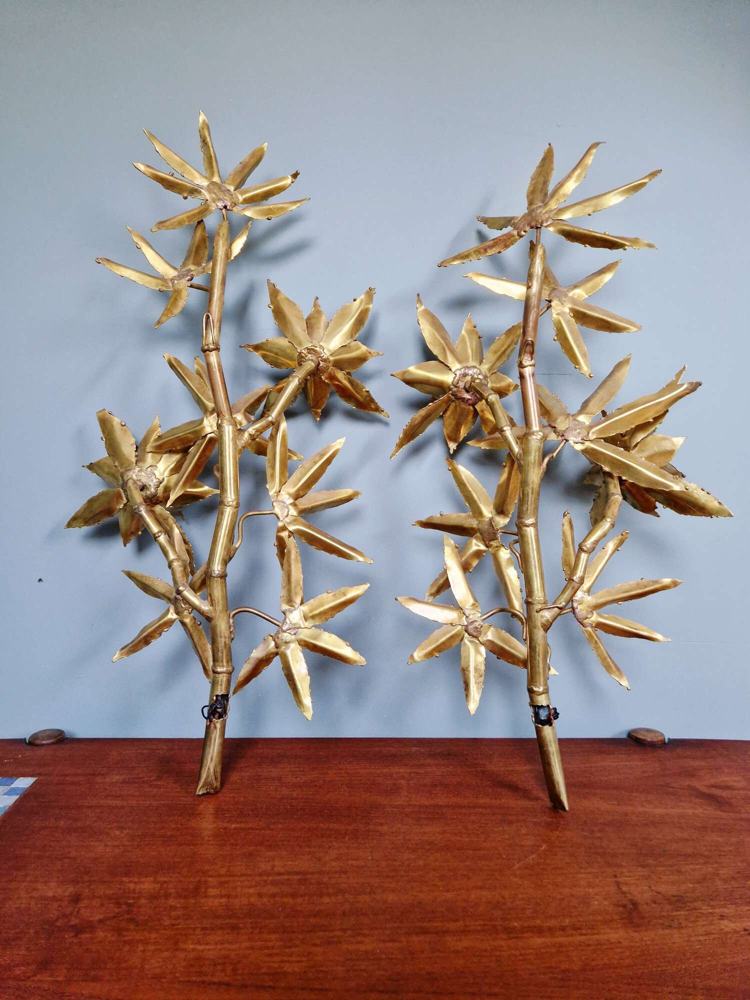 Large pair of brass wall sconces, Maison Jansen, 1960-70.