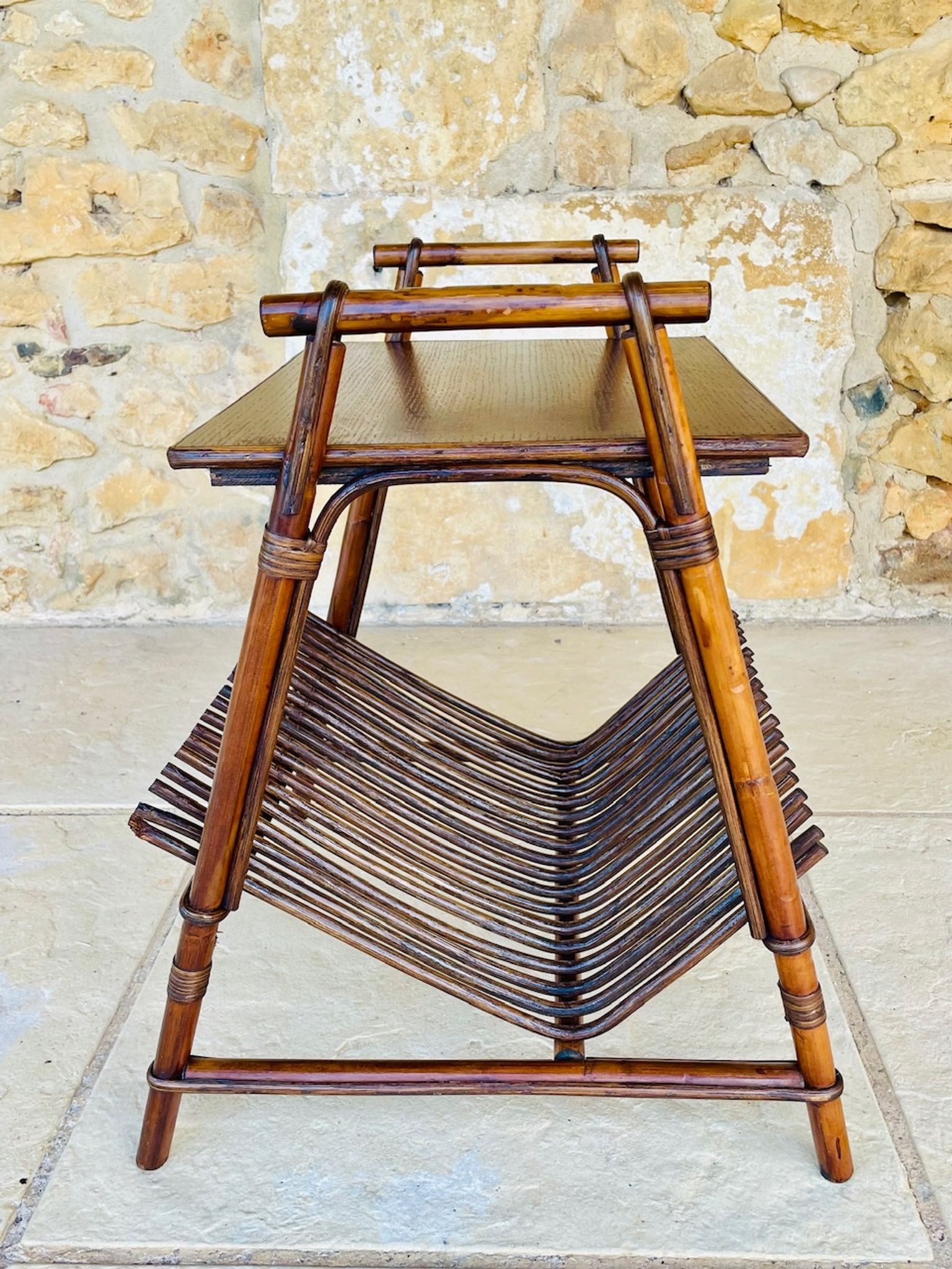 Table d'appoint avec porte revues vintage Rotin Bambou 1970s