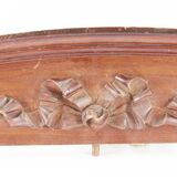 Wooden knot frontoon