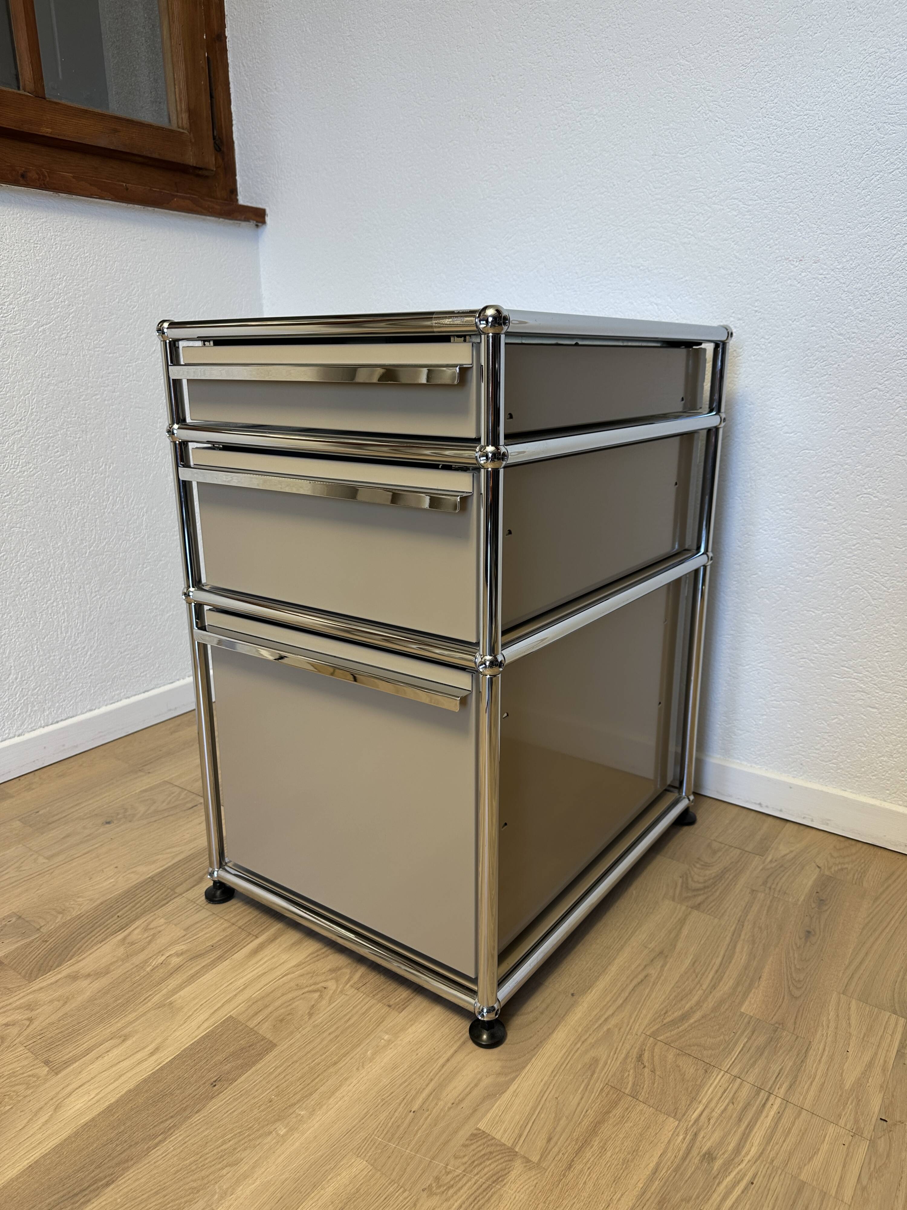 Caisson sur pieds USM Haller en Beige